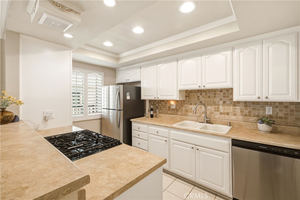 2615 Ruhland Avenue, Unit 15 Redondo Beach, CA 90278 - Photo 13 of 44