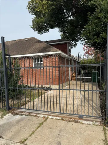 $1,350 | 2101 Maury Street, Unit A, Houston, TX 77026