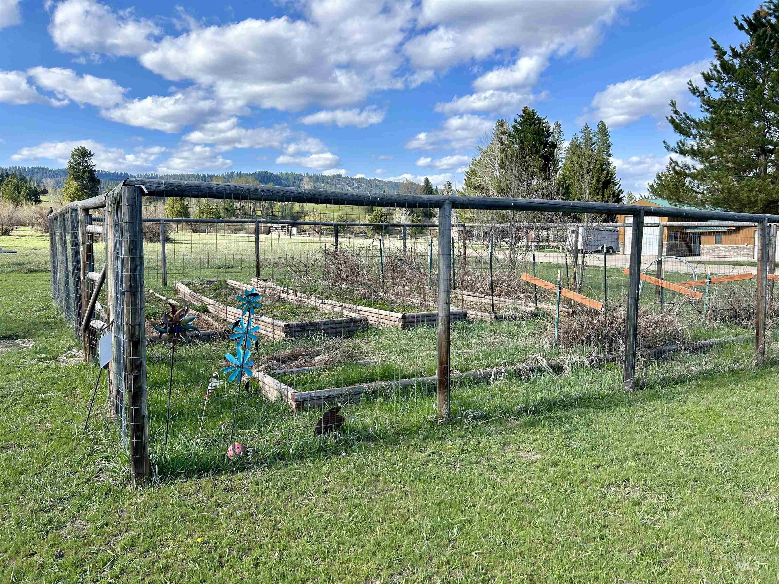 3 Boone Road Garden Valley, ID 83622 - Photo 36 of 49 Covered outdoor spa with privacy screening, concrete pad, and a wooden perimeter