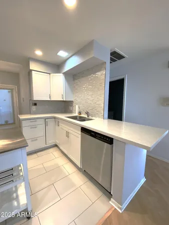 $2,100 | 101 North 7th Street, Unit 270, Phoenix, AZ 85006