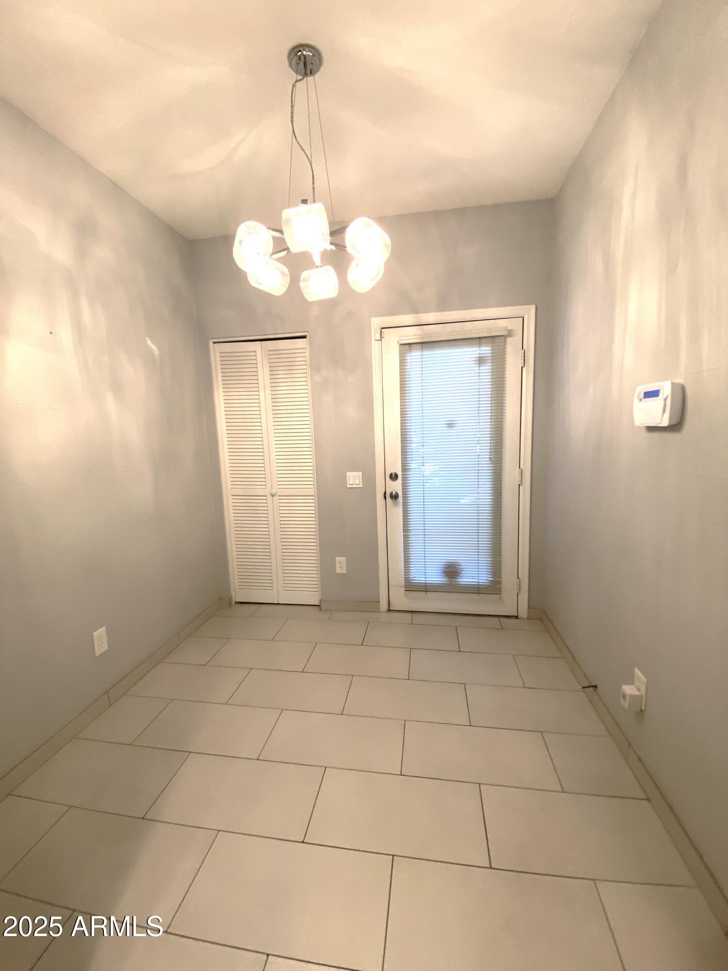 101 North 7th Street, Unit 270 Phoenix, AZ 85034 - Photo 10 of 23 a view of an empty room with a window