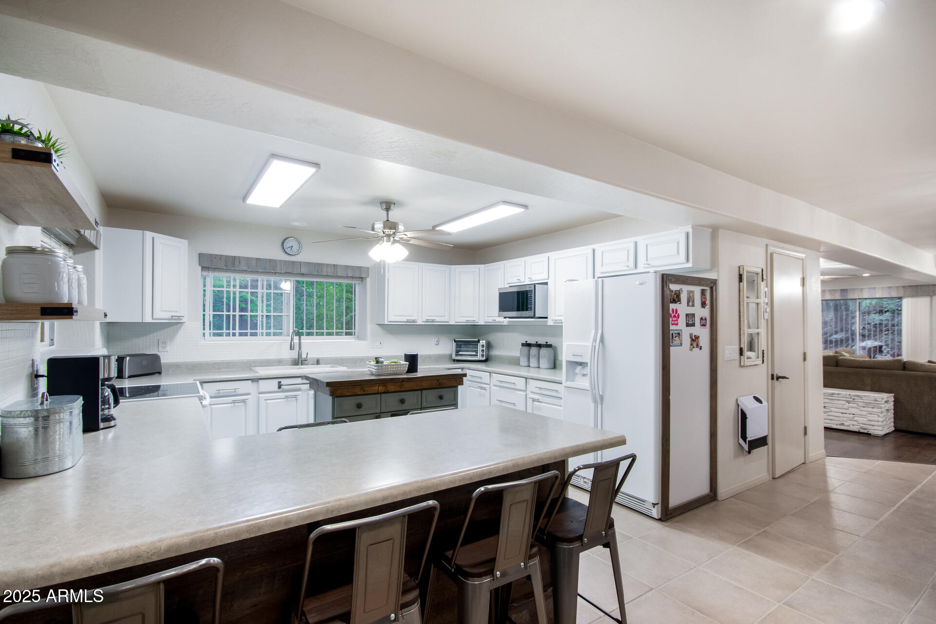 8475 South Breezy Pine Road Mayer, AZ 86333 - Photo 11 of 46 Breakfast top