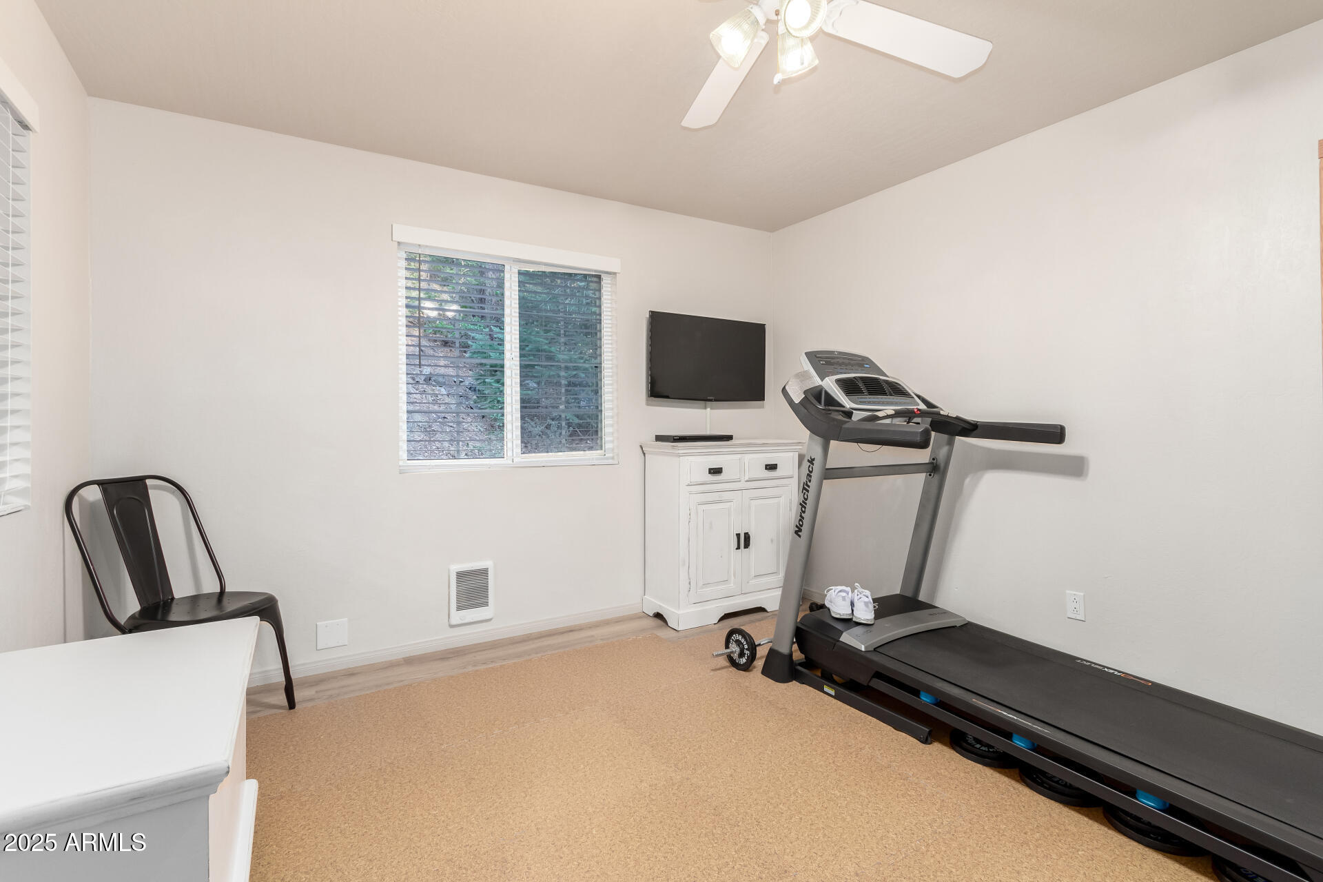 8475 South Breezy Pine Road Mayer, AZ 86333 - Photo 23 of 46 Guest room #1