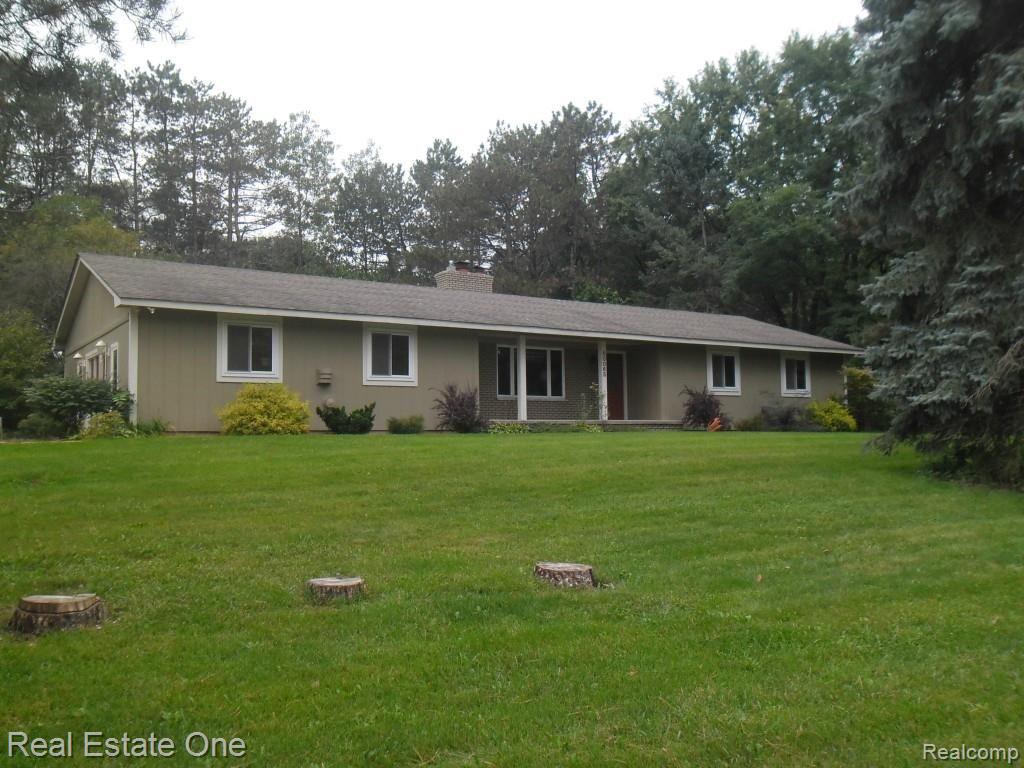 60065 Mt Vernon Road Rochester, MI 48306 - Photo 1 of 39 SAM_0971.jpg