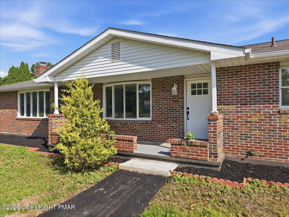 129 Rinker Road Stroudsburg, PA 18360 - Photo 6 of 64 ENTRANCE