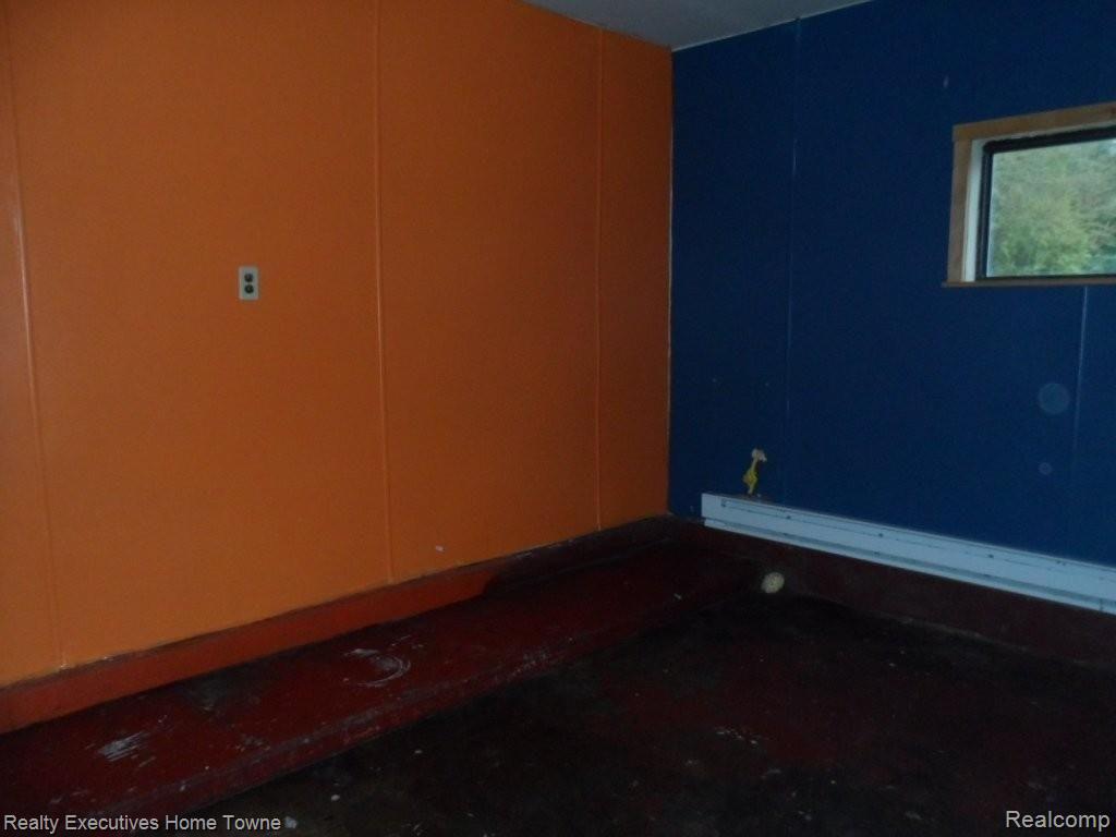 9285 Folkert Road Algonac, MI 48001 - Photo 14 of 16 261-891451 - Living Area 2.JPG