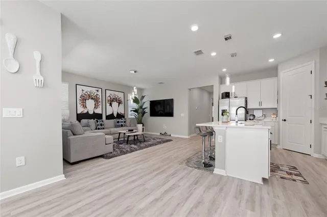 $1,900 | 564 Hennepin Loop, Lake Wales, FL 33898