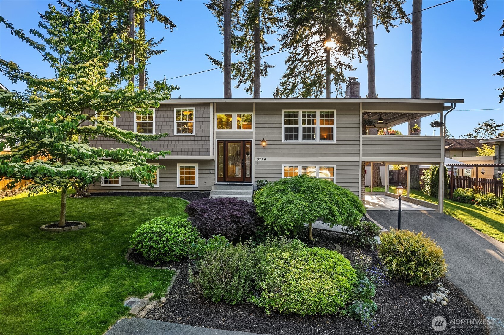 8724 Main Street Edmonds, WA 98026 - Photo 1 of 40 Gallery Image 1