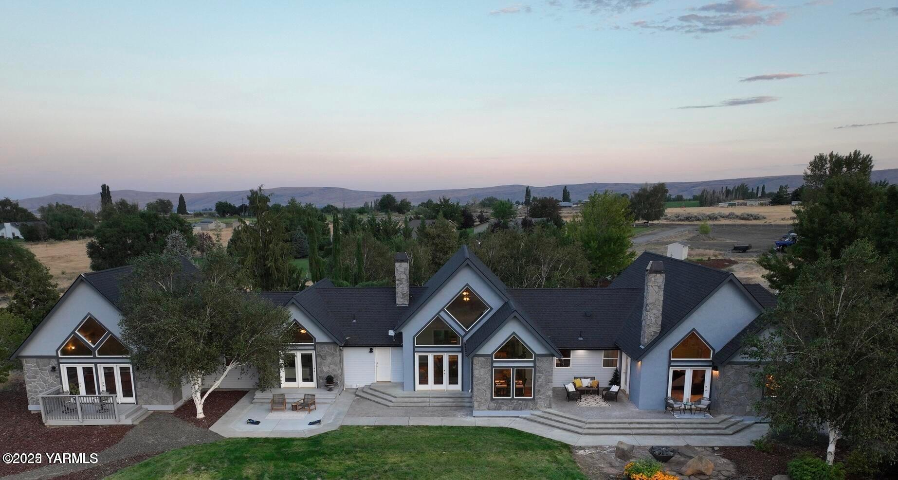15783 Fisk Road Yakima, WA 98908 - Photo 4 of 61 Sprawling estate