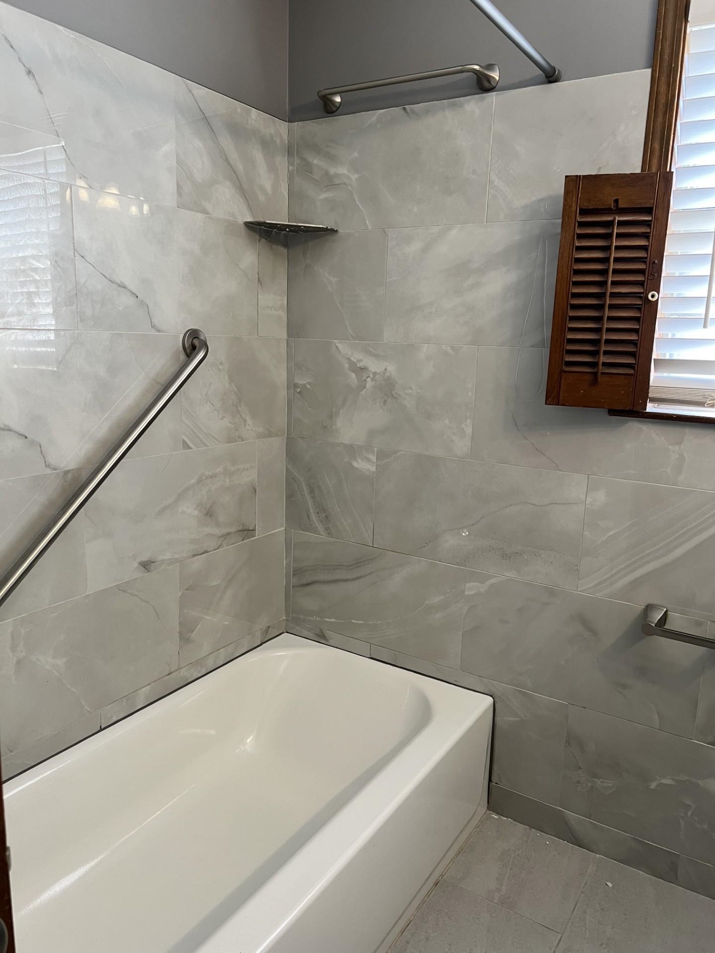 3472 Castleman Street Memphis, TN 38118 - Photo 24 of 30 a bathroom with a bathtub