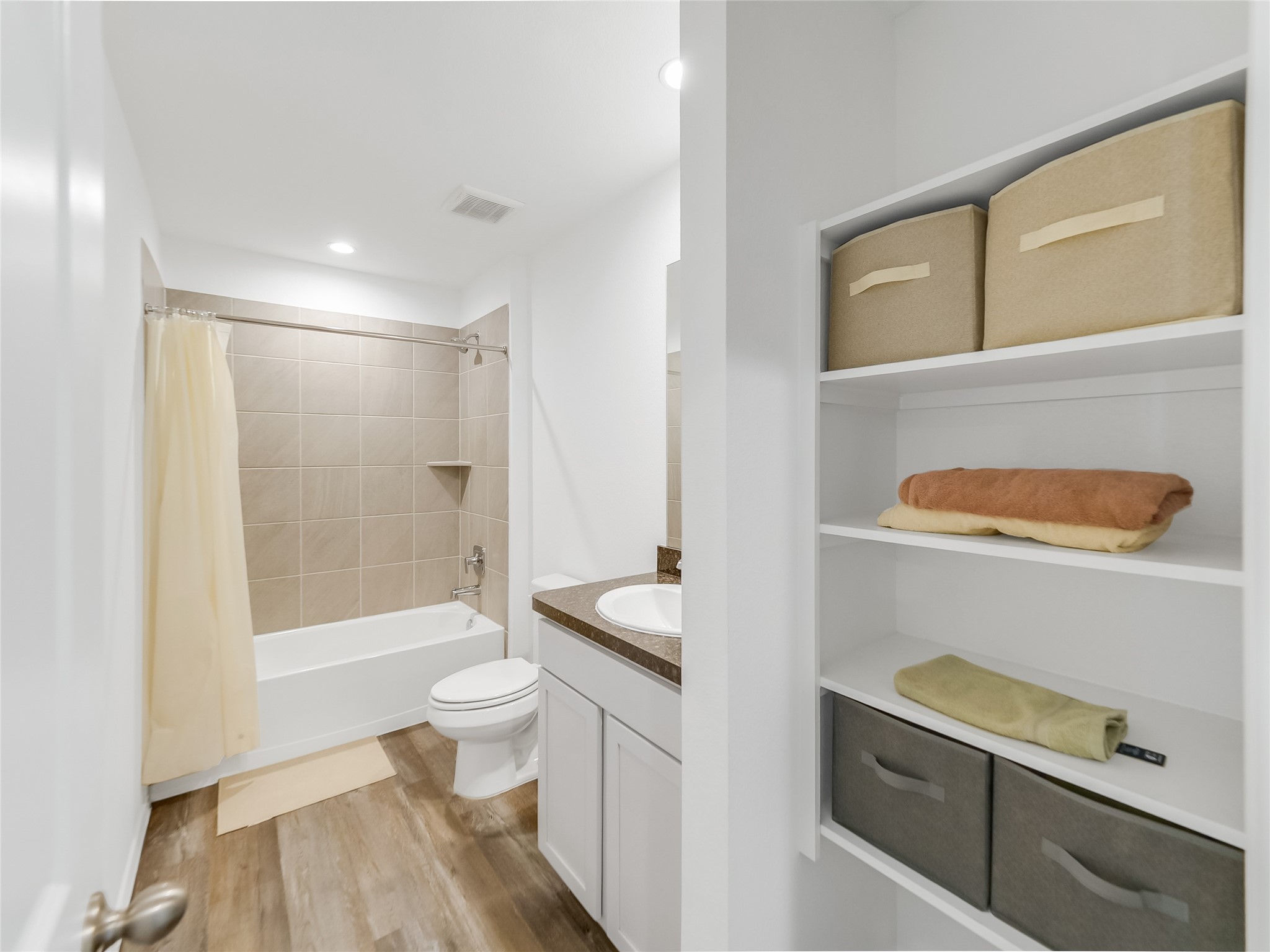 40422 Basalt Elm Road Magnolia, TX 77354 - Photo 17 of 27 a bathroom with a sink a toilet and shower