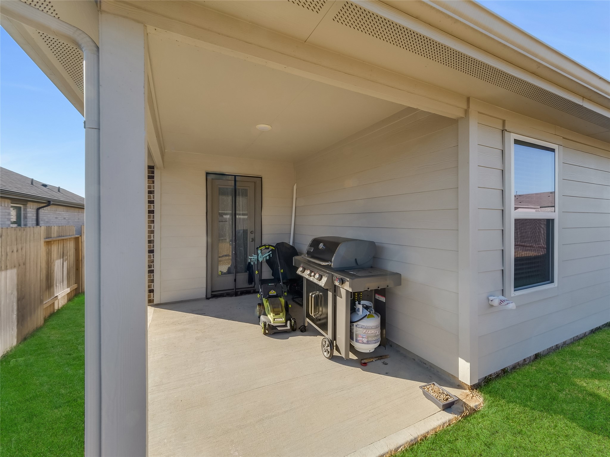 40422 Basalt Elm Road Magnolia, TX 77354 - Photo 22 of 27 a view of a room with gym equipment