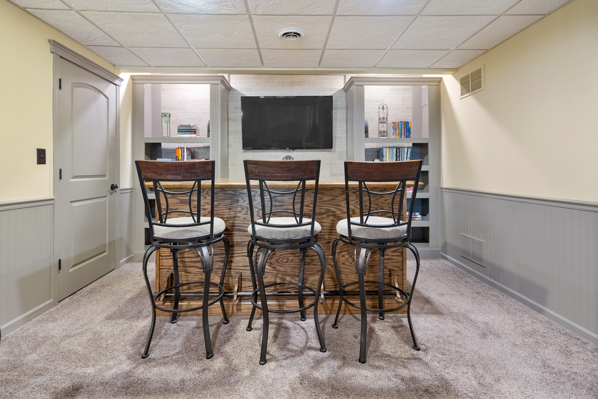 1127 Pine Valley Court Elgin, IL 60124 - Photo 22 of 27 a view of a dining room with furniture