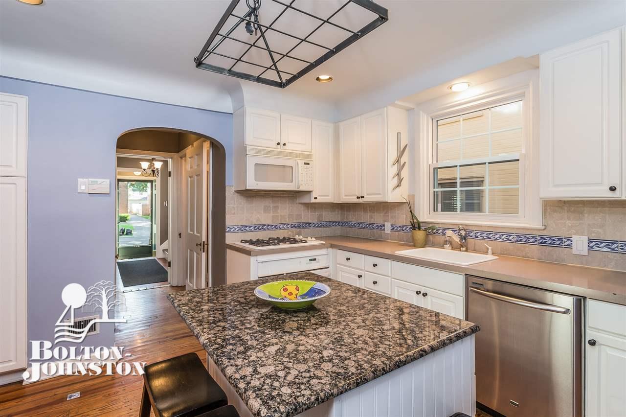 317 Merriweather Road Grosse Pointe Farms, MI 48236 - Photo 4 of 52