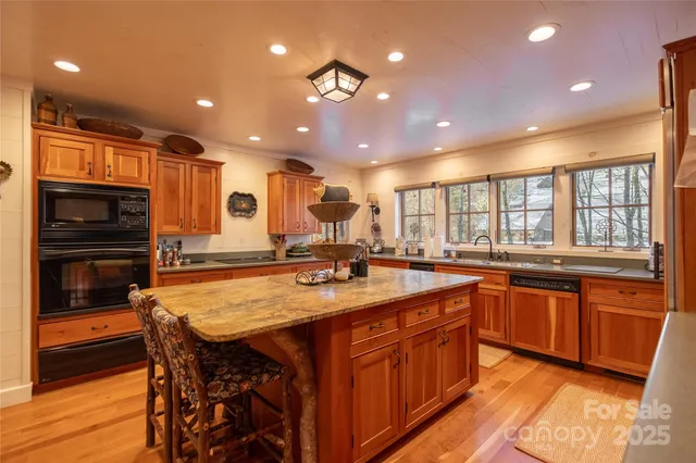 a large kitchen with kitchen island a large island in it