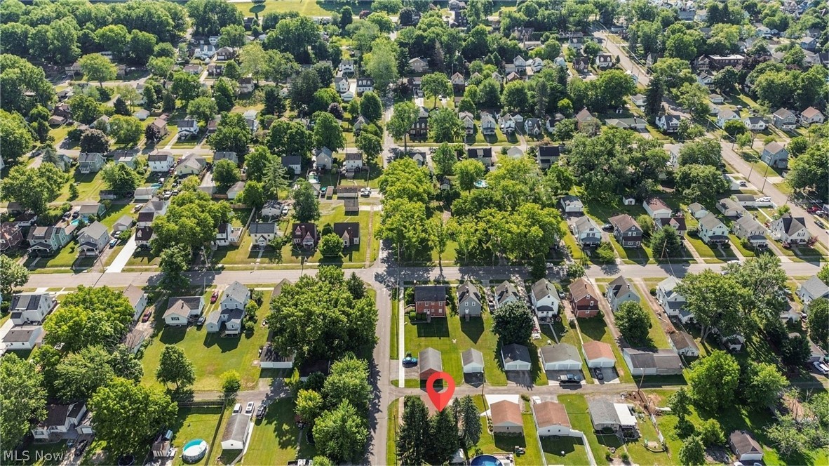 629 Clinton Street Niles, OH 44446 - Photo 9 of 50 Aerial perspective showcasing a residential neighborhood with numerous homes and mature trees