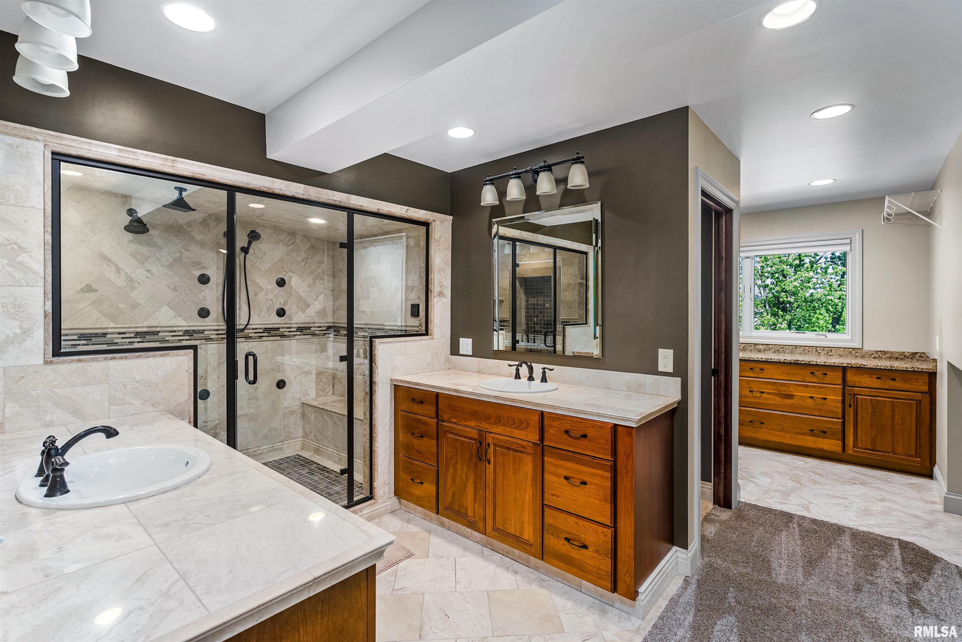 6401 Utica Ridge Road, Unit 10 Davenport, IA 52807 - Photo 19 of 34 Gallery Image 19