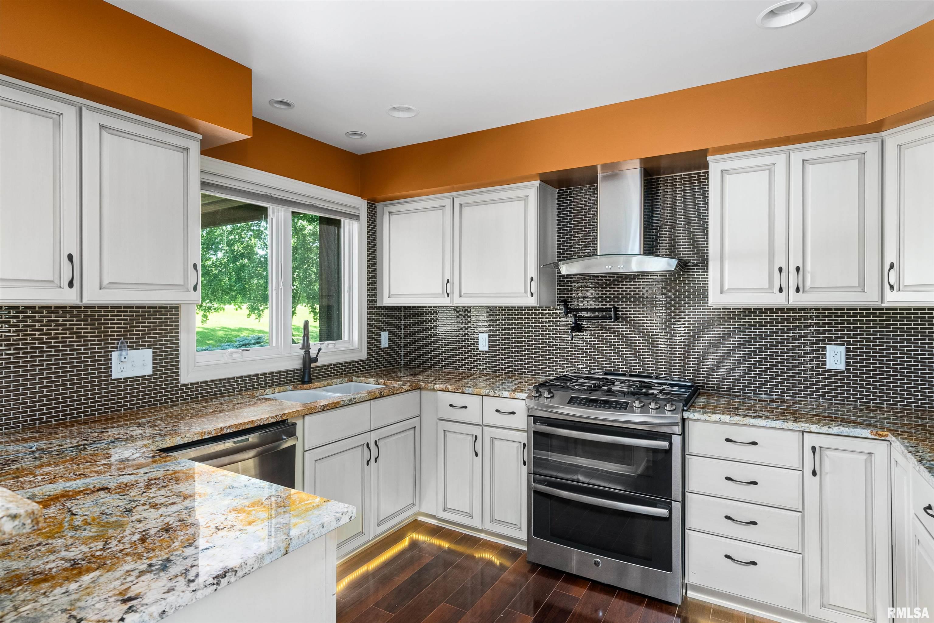 6401 Utica Ridge Road, Unit 10 Davenport, IA 52807 - Photo 6 of 34 Gallery Image 6