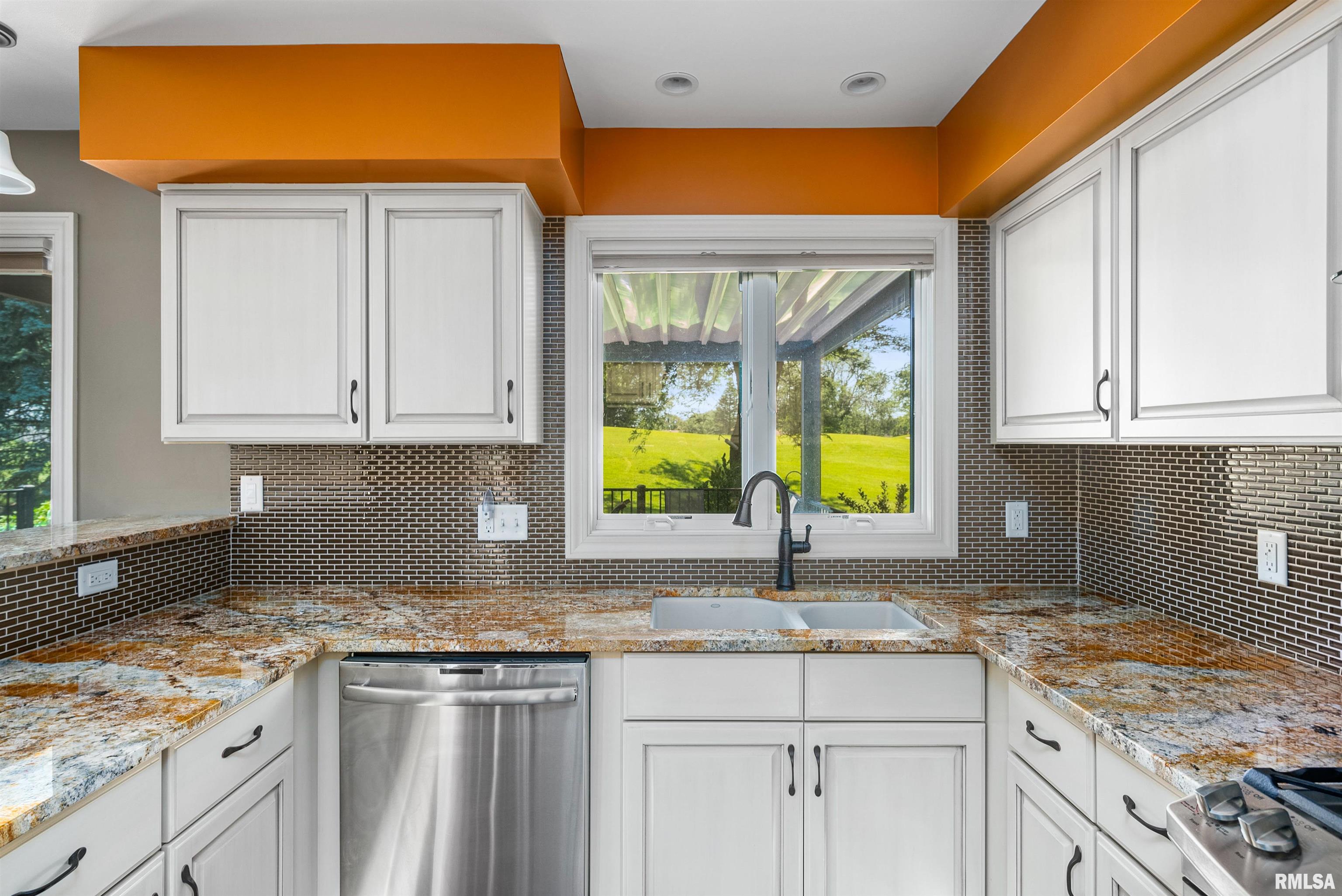 6401 Utica Ridge Road, Unit 10 Davenport, IA 52807 - Photo 7 of 34 Gallery Image 7