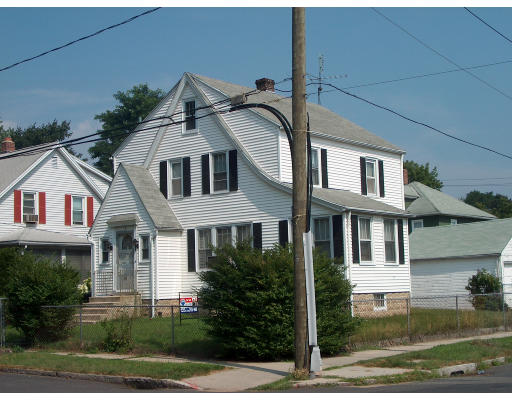 3 Littleton Street Springfield, MA 01104 - Photo 3 of 6 Gallery Image 3