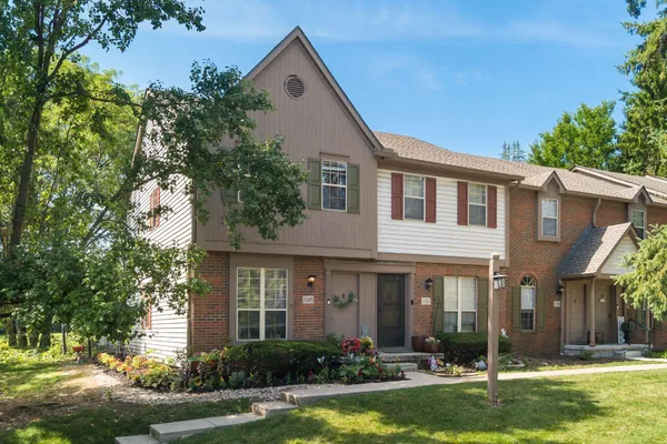 $160,000 | 1349 Lane On The Lake, Unit 1349L, Columbus, OH 43235
