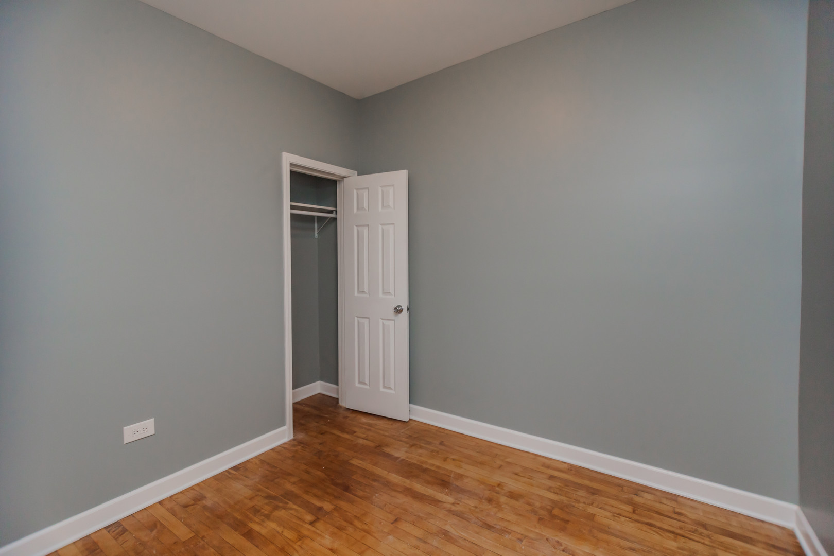 925 South Laflin Street, Unit 2R Chicago, IL 60607 - Photo 14 of 29 a view of an empty room with wooden floor and closet