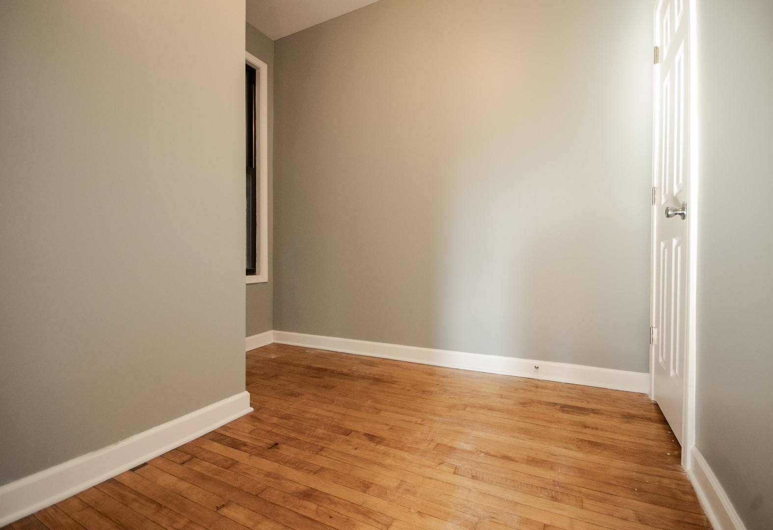 925 South Laflin Street, Unit 2R Chicago, IL 60607 - Photo 18 of 29 a view of an empty room with wooden floor