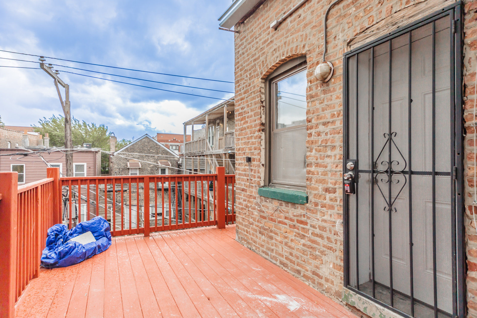 925 South Laflin Street, Unit 2R Chicago, IL 60607 - Photo 25 of 29 a outdoor space with blue lights