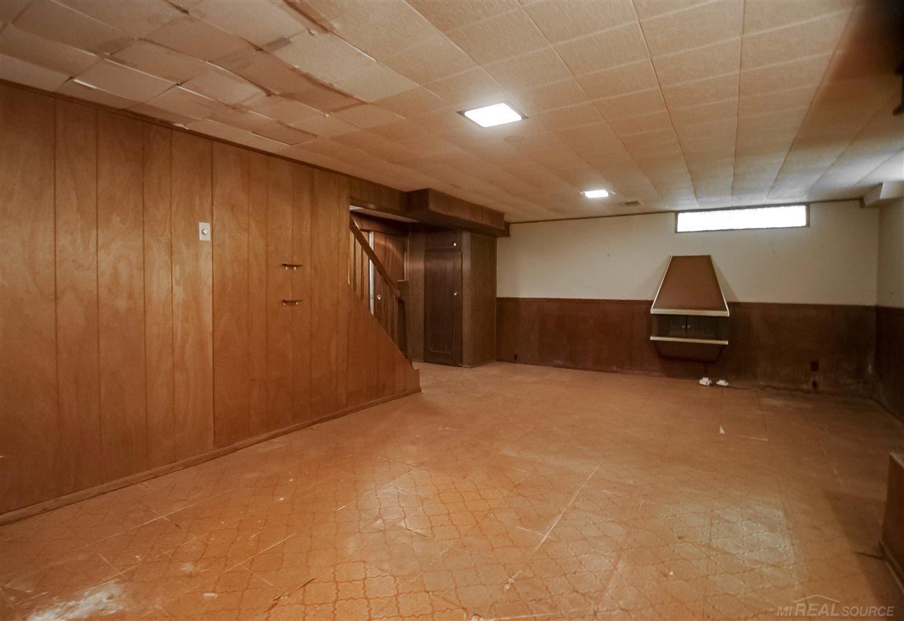 1590 Fairholme Road Grosse Pointe, MI 48236 - Photo 28 of 32 50008341-27.JPG