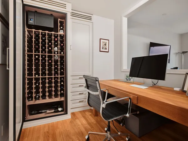 $1,250,000 | 901 West 9th Street, Unit 706, Austin, TX 78703