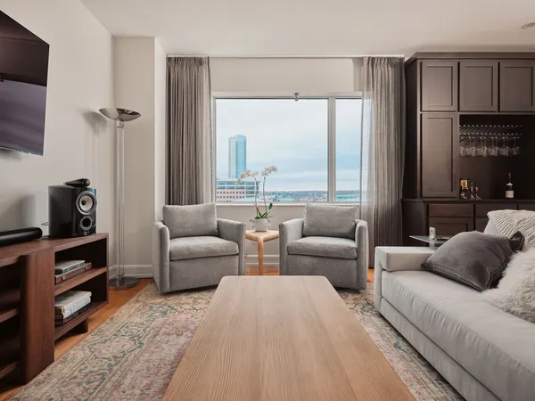 $1,250,000 | 901 West 9th Street, Unit 706, Austin, TX 78703