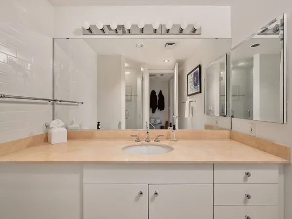 $1,250,000 | 901 West 9th Street, Unit 706, Austin, TX 78703