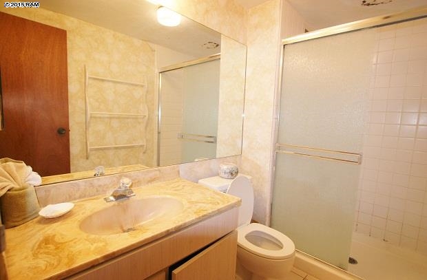 760 South Kihei Road, Unit 507 Kihei, HI 96753 - Photo 12 of 15 a bathroom with a sink and a mirror