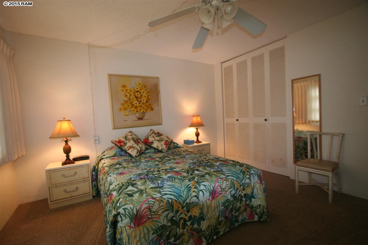 760 South Kihei Road, Unit 507 Kihei, HI 96753 - Photo 7 of 15 a bed room with a bed and a chandelier