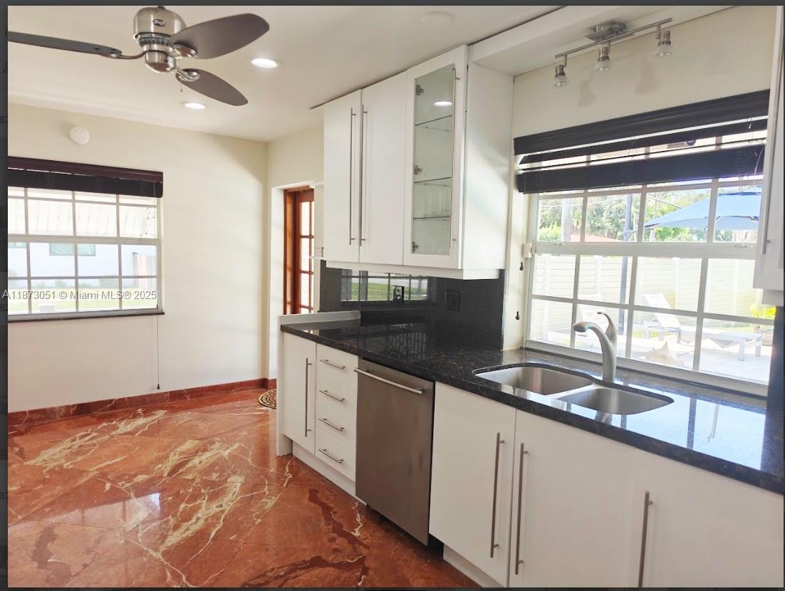 4027 Pierce Street Hollywood, FL 33021 - Photo 7 of 22