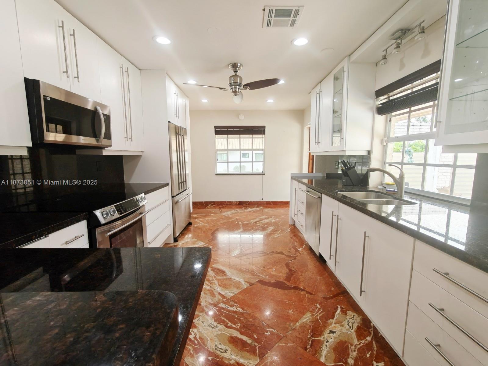 4027 Pierce Street Hollywood, FL 33021 - Photo 8 of 22