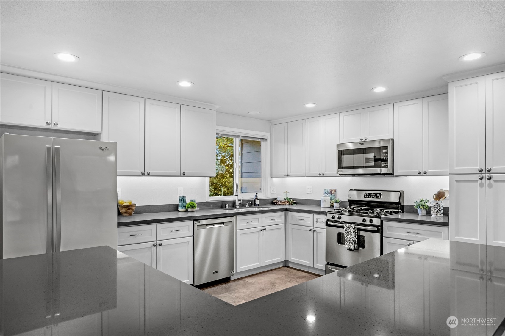 304 214th Street Southwest Bothell, WA 98021 - Photo 11 of 39