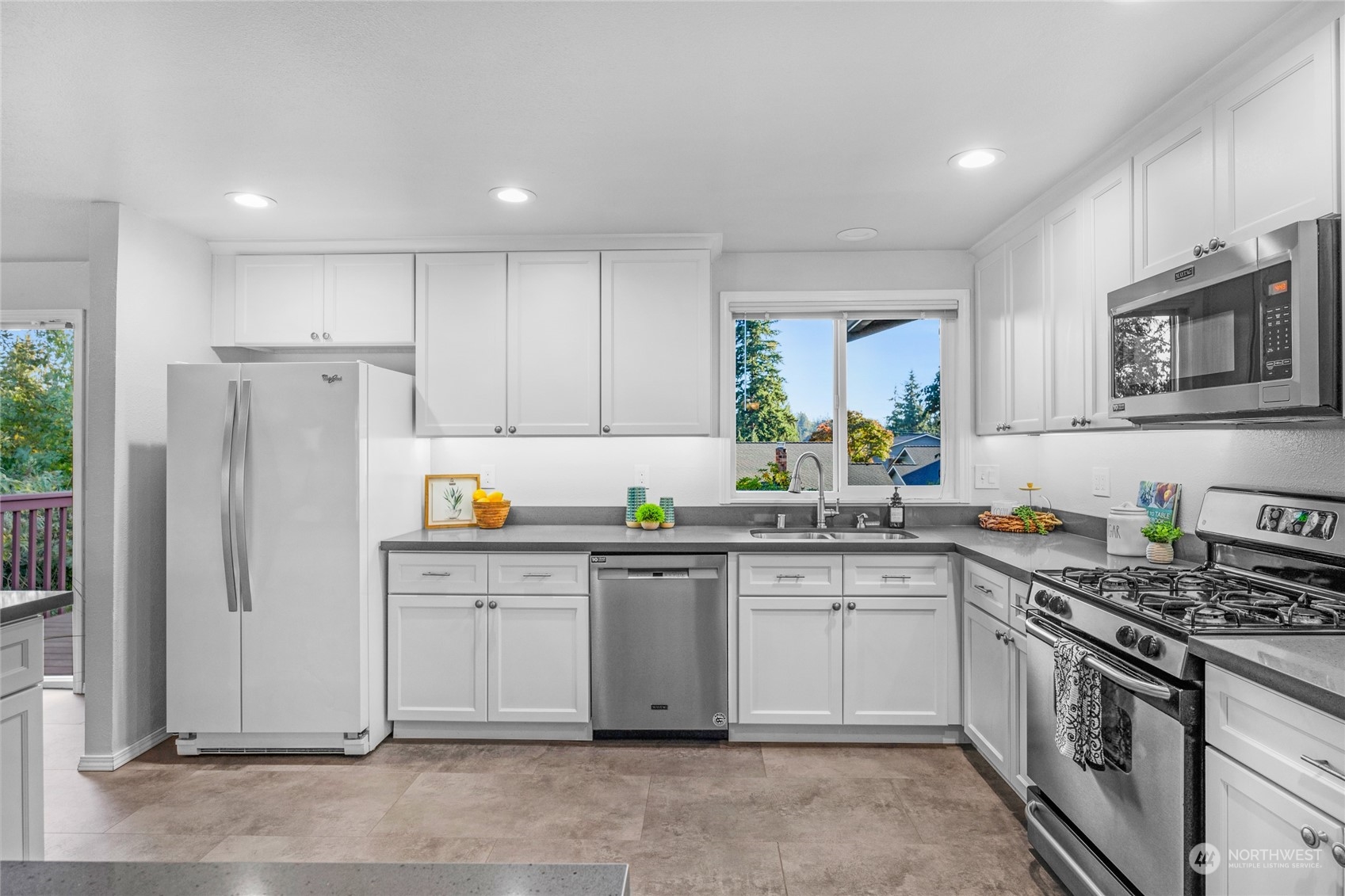 304 214th Street Southwest Bothell, WA 98021 - Photo 10 of 39