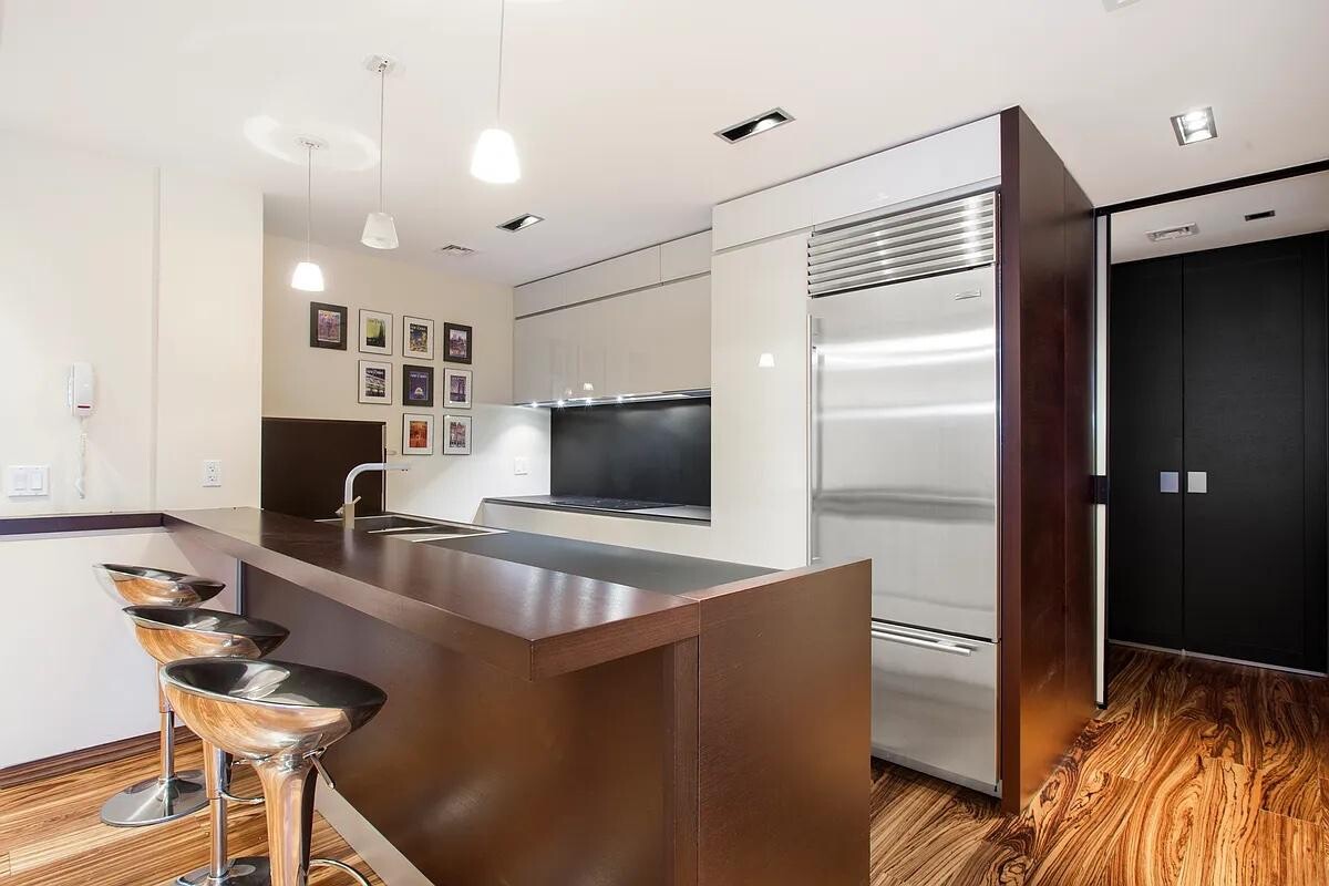 641 5th Avenue, Unit 38B Manhattan, NY 10022 - Photo 4 of 8 a living room with furniture and a flat screen tv