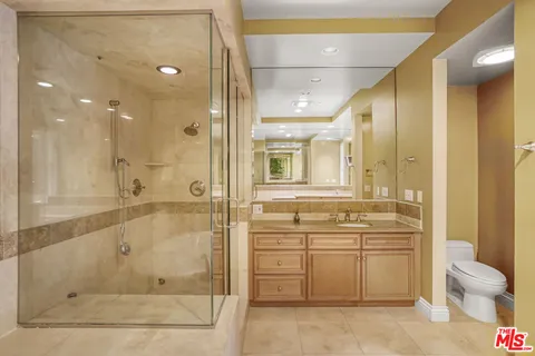 $9,500 | 132 South Maple Drive, Unit 201, Beverly Hills, CA 90212