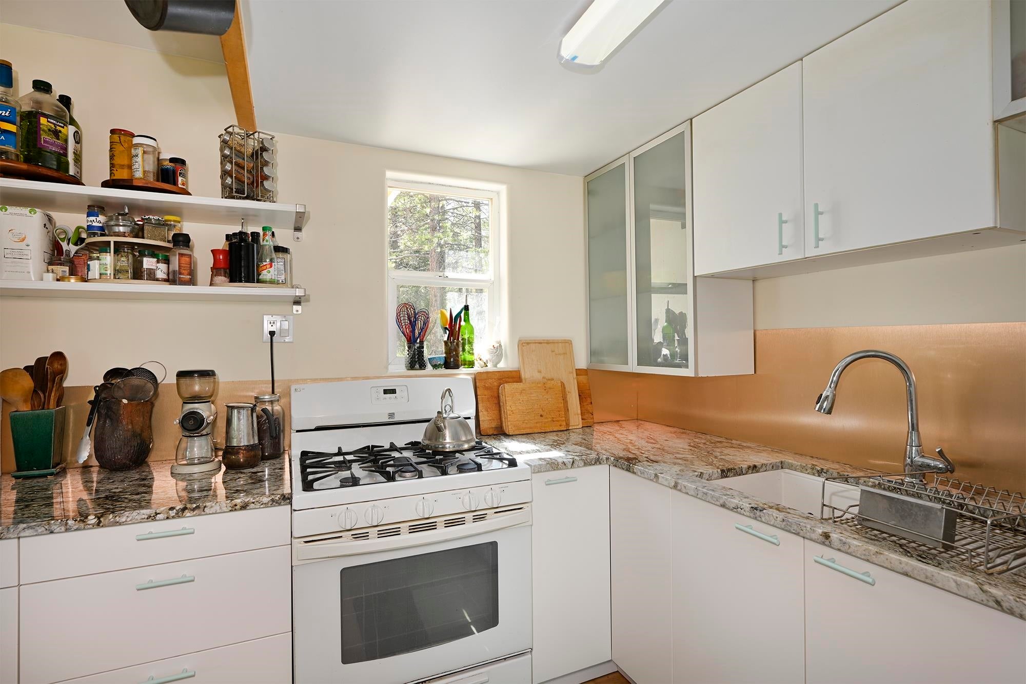 3333 Shasta Valley Road Weed, CA 96094 - Photo 13 of 24 Gallery Image 13