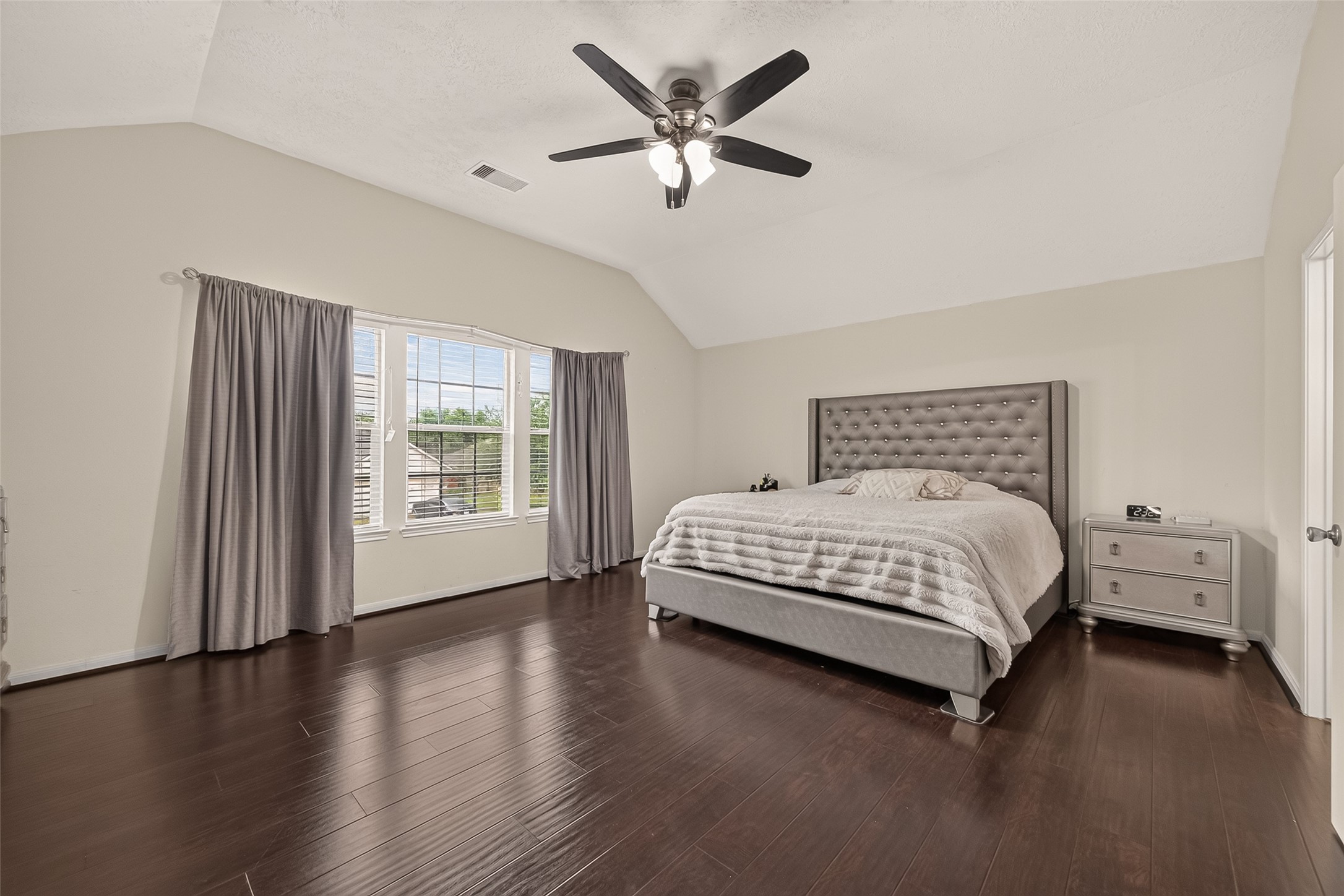 10931 View Pointe Lane Houston, TX 77034 - Photo 13 of 21 Primary suite Bedroom 4