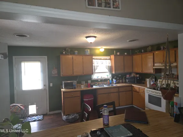 $130,000 | 86 South Center Street, Potts Camp, MS 38659