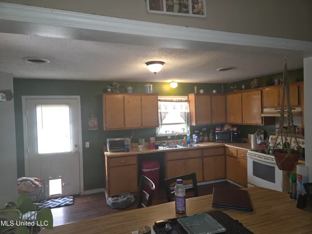 $144,900 | 86 South Center Street, Potts Camp, MS 38659