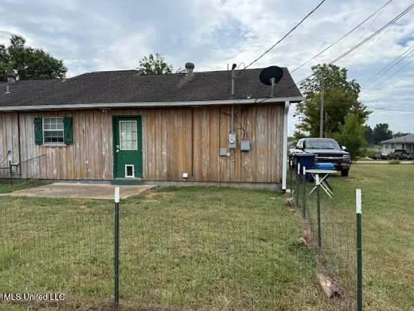 $130,000 | 86 South Center Street, Potts Camp, MS 38659