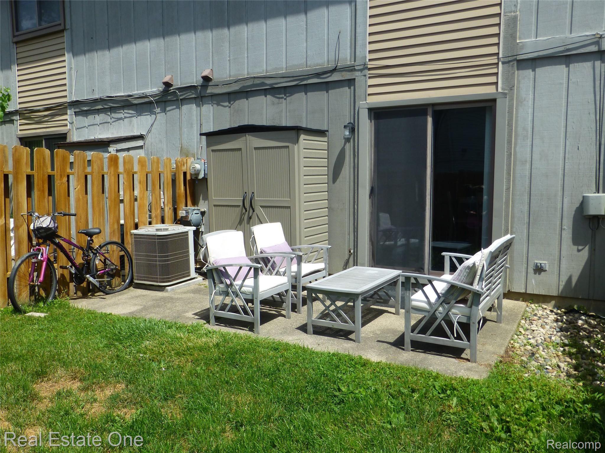 2451 Samoset Road, Unit 7 Royal Oak, MI 48073 - Photo 23 of 25 P1140211.JPG