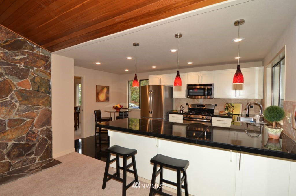 22020 4th Avenue Southeast Bothell, WA 98021 - Photo 4 of 15