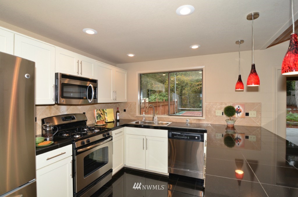22020 4th Avenue Southeast Bothell, WA 98021 - Photo 5 of 15