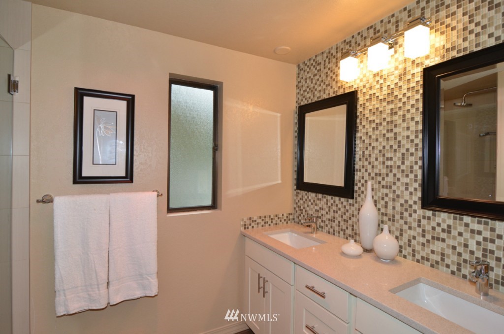 22020 4th Avenue Southeast Bothell, WA 98021 - Photo 9 of 15