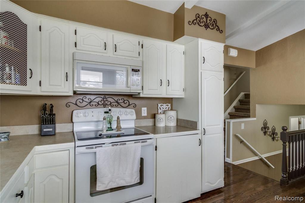805 North Road Fenton, MI 48430 - Photo 8 of 37